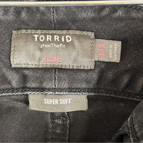 Torrid Women’s sz 14R Black Jeggings Modern Fit —very soft - Picture 4 of 11